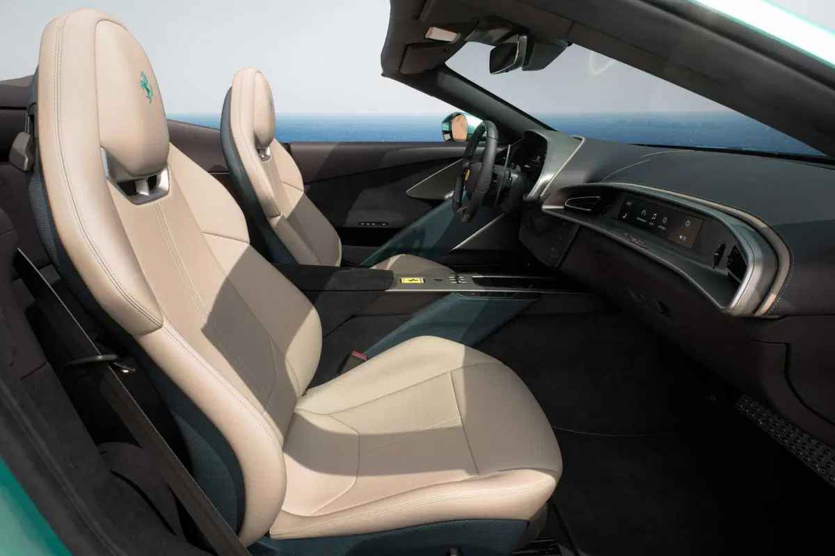Ferrari Amalfi Spider 2026: la spider V8 di Maranello, tra prestazioni e cielo aperto [VIDEO] (3)