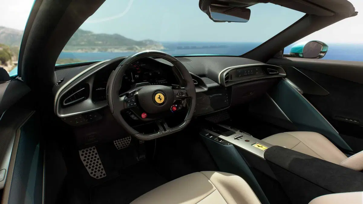 Ferrari Amalfi Spider 2026: la spider V8 di Maranello, tra prestazioni e cielo aperto [VIDEO] (8)