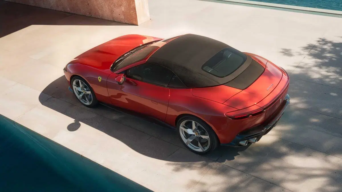 Ferrari Amalfi Spider 2026: la spider V8 di Maranello, tra prestazioni e cielo aperto [VIDEO] (12)