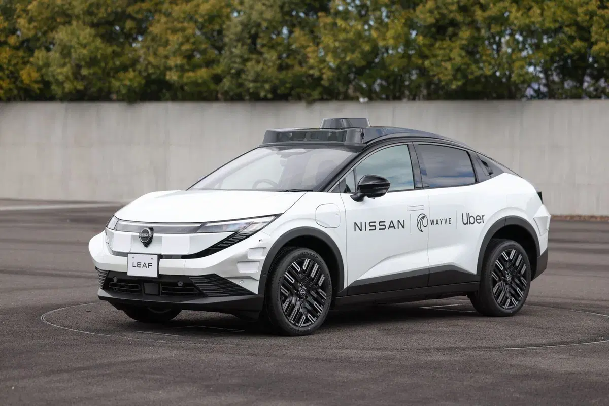 Robotaxi Nissan, Wayve, Uber: al via il progetto pilota a Tokyo con la Nissan LEAF autonoma