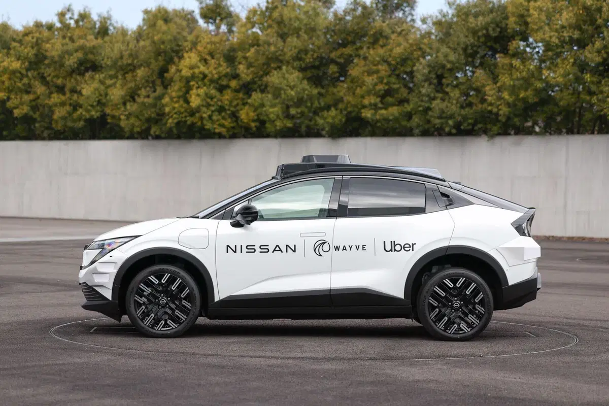 Robotaxi Nissan, Wayve, Uber: al via il progetto pilota a Tokyo con la Nissan LEAF autonoma (2)