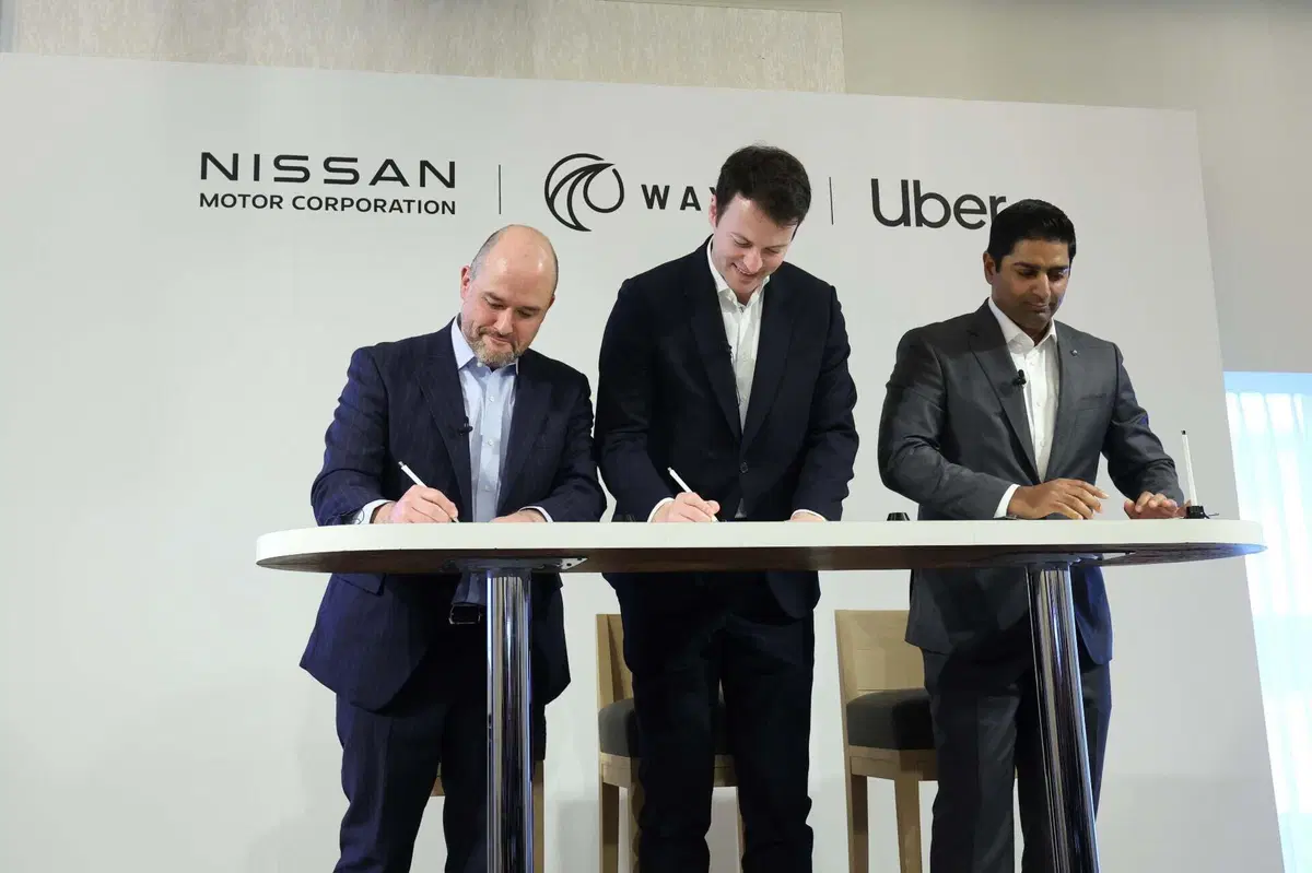Robotaxi Nissan, Wayve, Uber: al via il progetto pilota a Tokyo con la Nissan LEAF autonoma (11)
