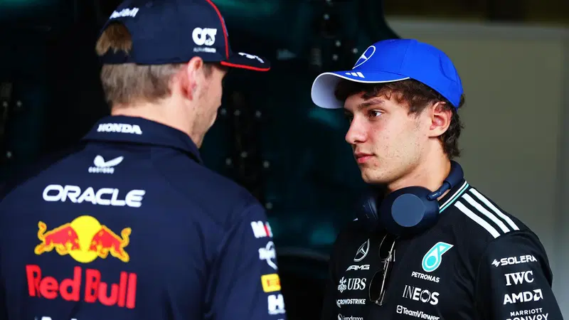 "Sarebbe un&rsquo;esperienza incredibile": Kimi Antonelli sogna di correre con Max Verstappen