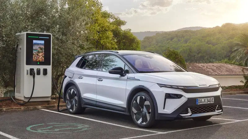 Auto elettriche, nel 2025 prezzi in calo di 1.800 euro grazie ai target UE sulle emissioni