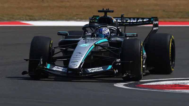 Mercedes imprendibile a Shanghai: doppietta Russell-Antonelli, Ferrari sotto osservazione con l&rsquo;ala &ldquo;Macarena&rdquo;