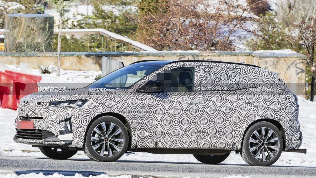 Renault Austral ed Espace 2026: il nuovo motore ibrido E-Tech punta su efficienza e tecnologia (20)