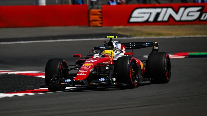 Hamilton sorride a met&agrave; a Shanghai: "Possiamo competere in curva, ma la Mercedes &egrave; un passo avanti". E sull'ala Macarena dice&hellip;