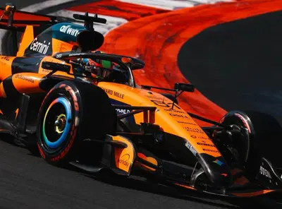 F1, Piastri e Norris ammettono in Cina: "Le Ferrari sono ancora davanti, dobbiamo recuperare e non abbiamo il 'party mode' di Mercedes"