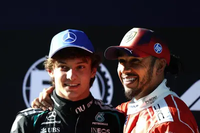 F1, Hamilton applaude Antonelli in Cina: "Ha preso il mio sedile e gi&agrave; fa la storia! Difficilmente qualcuno riuscir&agrave; a raggiungerlo"