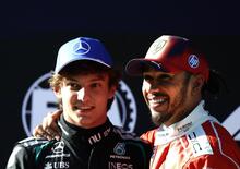 F1, Hamilton applaude Antonelli in Cina: Ha preso il mio sedile e già fa la storia! Difficilmente qualcuno riuscirà a raggiungerlo