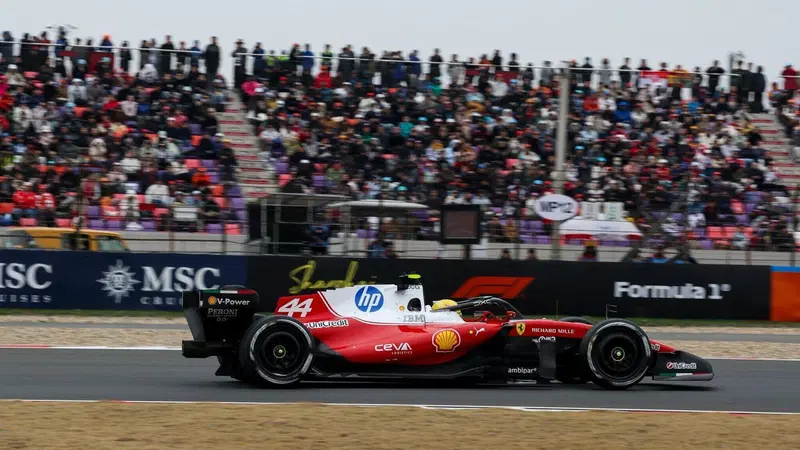 Polemica per bagarre Ferrari in Cina? Vasseur: "Lasciar correre i piloti cos&igrave; &egrave; il modo migliore per crescere". E sugli aggiornamenti dice...