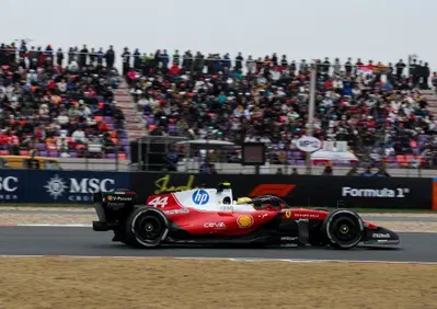 Polemica per bagarre Ferrari in Cina? Vasseur: Lasciar correre i piloti così è il modo migliore per crescere. E sugli aggiornamenti dice...