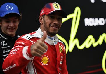 F1. Finalmente il podio con Ferrari, Hamilton esulta a Shanghai: Questo momento significa tutto, ora la vittoria è più vicina che mai