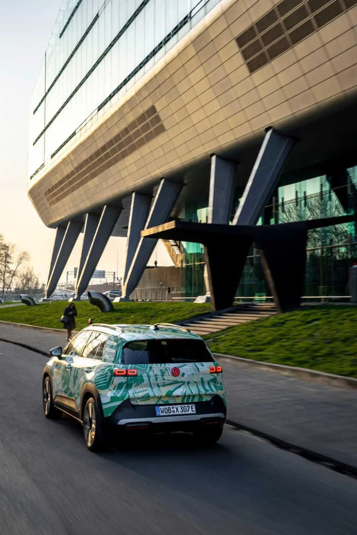 Volkswagen ID. Cross: il SUV elettrico compatto arriva su strada [VIDEO] (20)