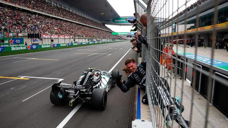 F1, pagelle GP Cina: Antonelli perfetto (10), Hamilton rinasce e clamoroso voto 0 al regolamento 2026