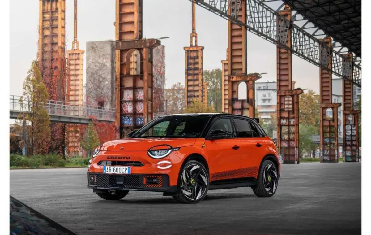 Abarth torna ai motori termici? 500, 600 e Grande Panda 100 HP ibride: il sogno che potrebbe diventare realtà
