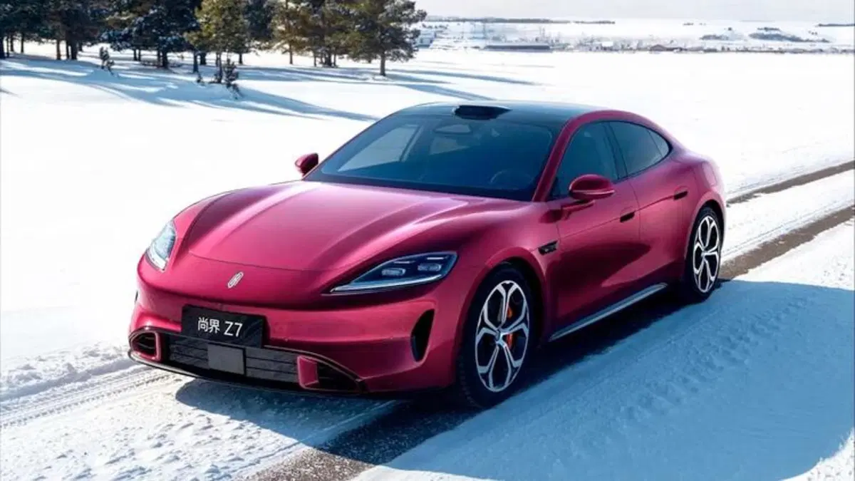 SAIC Z7, l'elettrica cinese firmata Huawei che somiglia forse troppo alla Porsche Taycan
