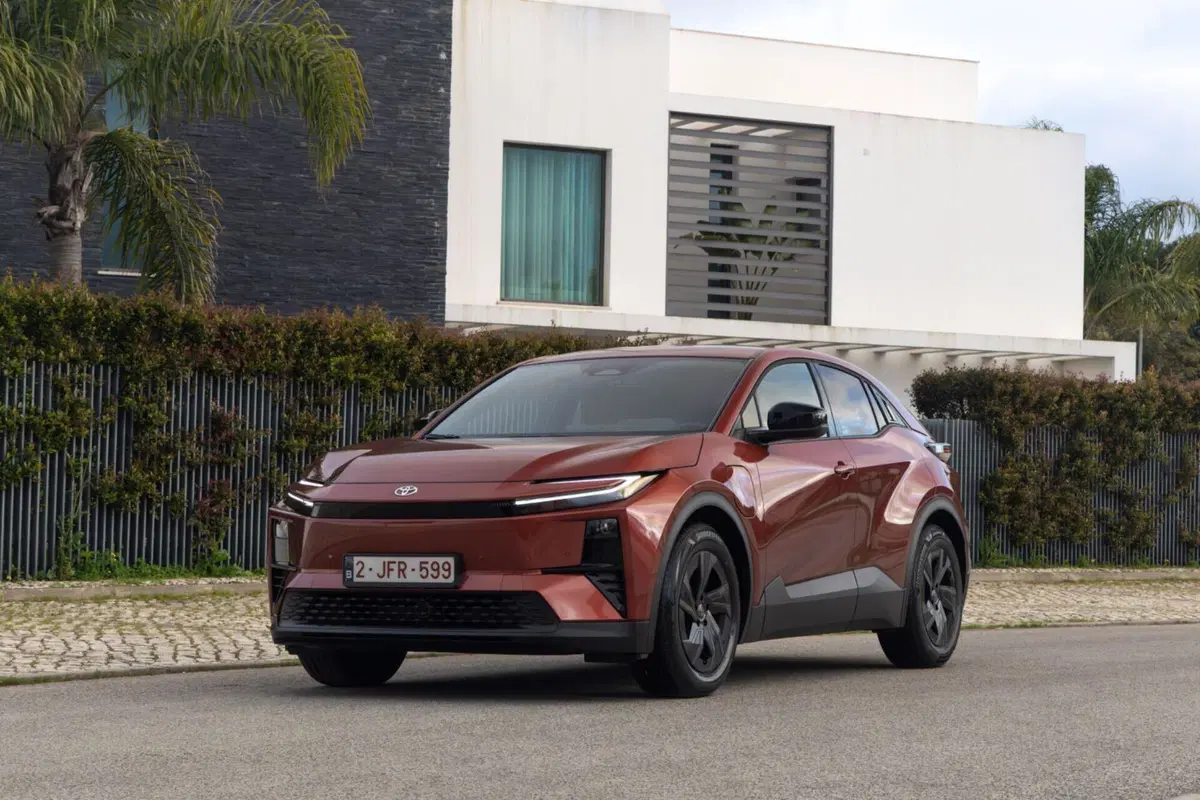Toyota C-HR+: stesso nome, anima completamente diversa. Ecco il nuovo SUV elettrico | Prova su strada