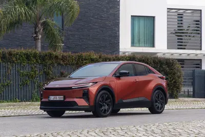 Toyota C-HR+: stesso nome, anima completamente diversa. Ecco il nuovo SUV elettrico | Prova su strada [VIDEO]