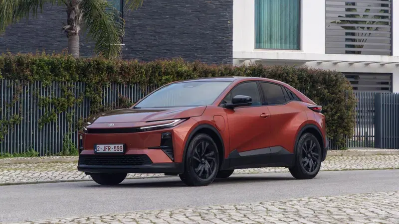 Toyota C-HR+: stesso nome, anima completamente diversa. Ecco il nuovo SUV elettrico | Prova su strada [VIDEO]