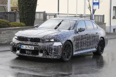 BMW M5: il facelift della nuova a belva la rivoluziona, ma (per fortuna) rimane il V8