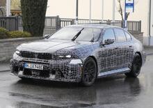 BMW M5: il facelift della nuova a belva la rivoluziona, ma (per fortuna) rimane il V8