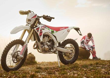 Ancora una novità di Bimota: arriva una enduro vera. Ecco la BX450
