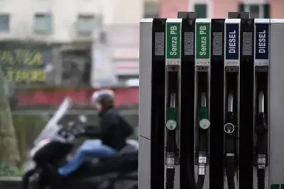 Caro carburanti: da oggi il taglio sulle accise, ma solo per pochi giorni