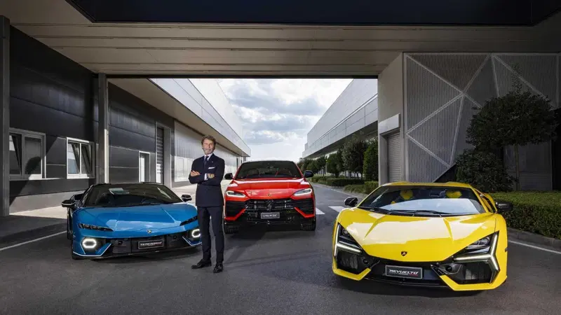 Lamborghini dice no all'elettrica: il quarto modello sar&agrave; ibrido plug‑in e arriver&agrave; nel 2030