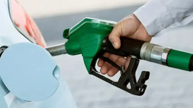 Prezzi benzina e diesel, che disastro! Il taglio delle accise sui carburanti in vigore da oggi, ma alla pompa i prezzi salgono