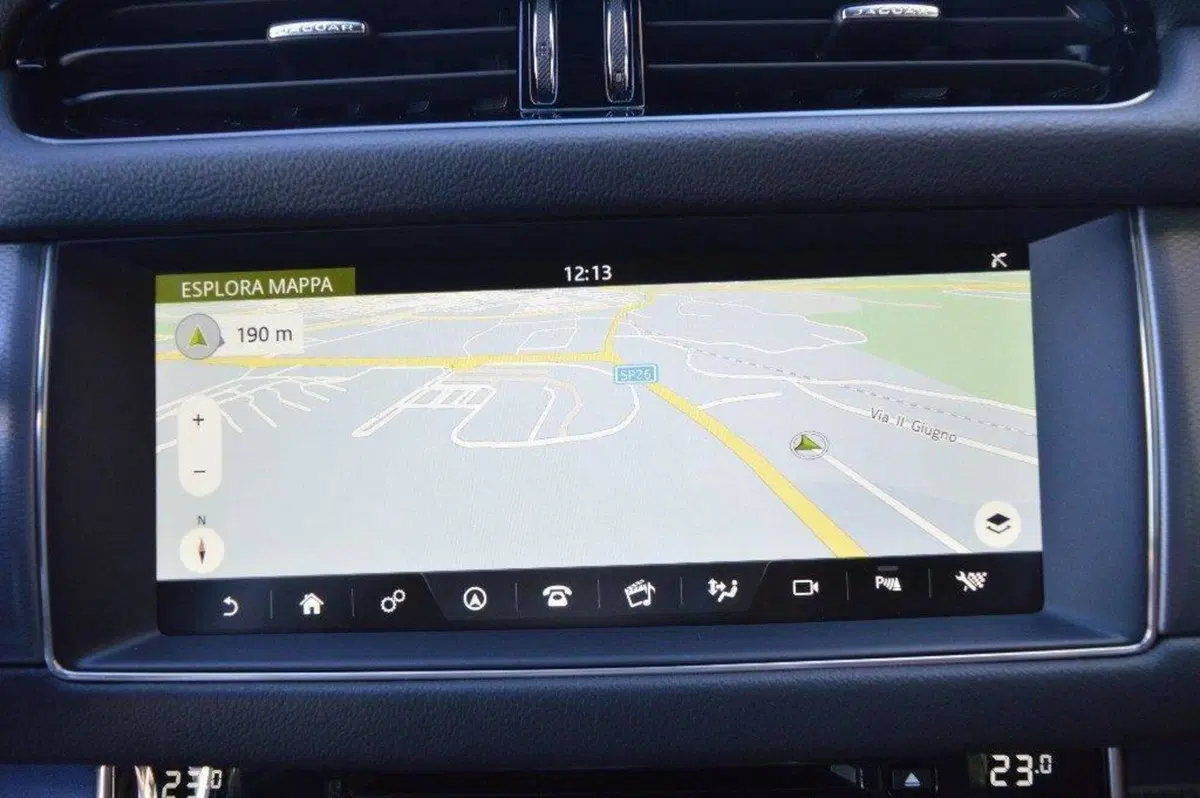 Jaguar XF usata a Asti (7)
