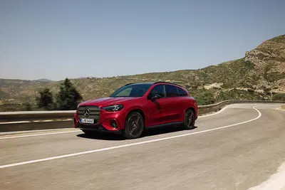 Mercedes GLC: la SUV pi&ugrave; venduta della stella diventa elettrica [VIDEO]