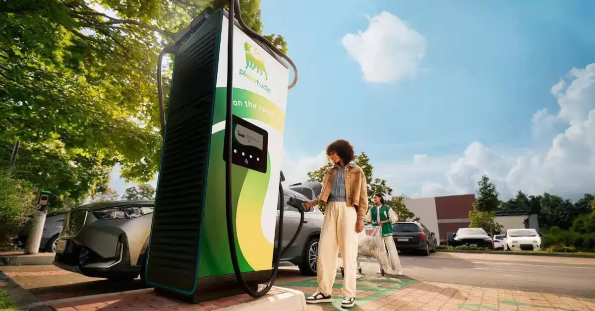 Ricaricare bene, non solo ricaricare in fretta: Plenitude e Pininfarina ripensano gli spazi della mobilit&agrave; elettrica