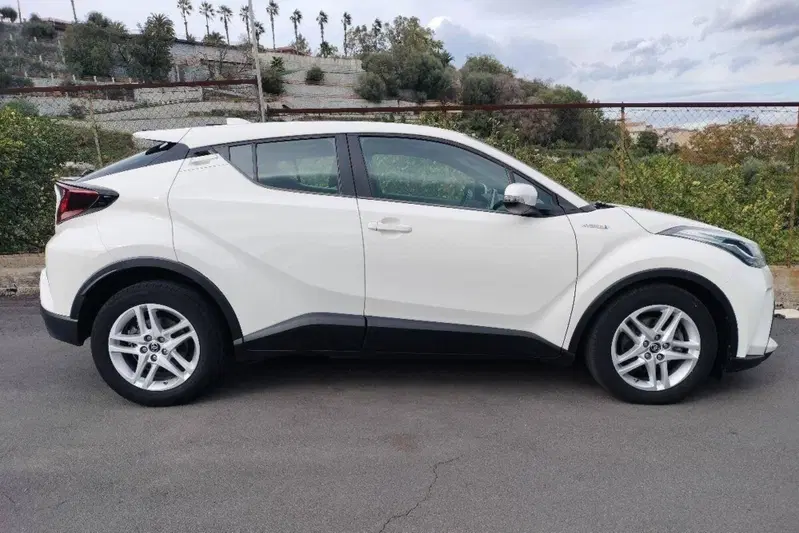 Toyota Toyota C-HR usata a Catania (3)