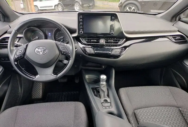 Toyota Toyota C-HR usata a Catania (12)