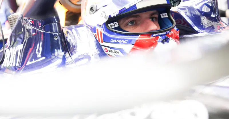 &ldquo;Questa F1 &egrave; difettosa. La lotta Mercedes-Ferrari? Sembra uno scherzo&rdquo;: Verstappen affonda il regolamento 2026