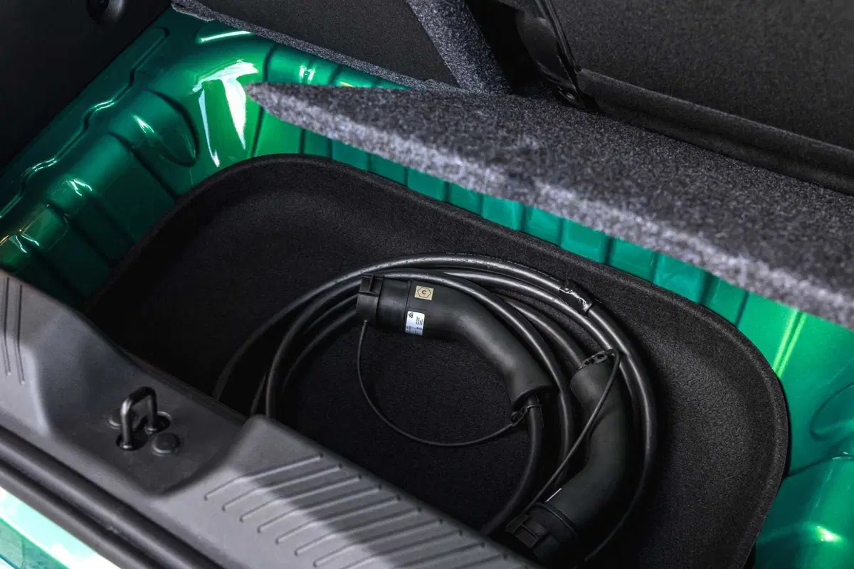 Renault Twingo E-Tech: la city car elettrica che vuole riscrivere le regole del segmento A [VIDEO] (4)