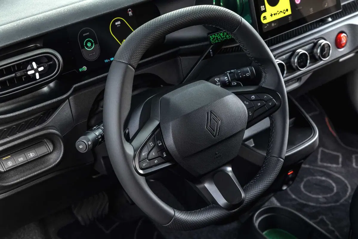 Renault Twingo E-Tech: la city car elettrica che vuole riscrivere le regole del segmento A [VIDEO] (9)