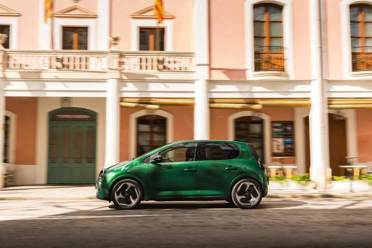 Renault Twingo E-Tech: la city car elettrica che vuole riscrivere le regole del segmento A [VIDEO]