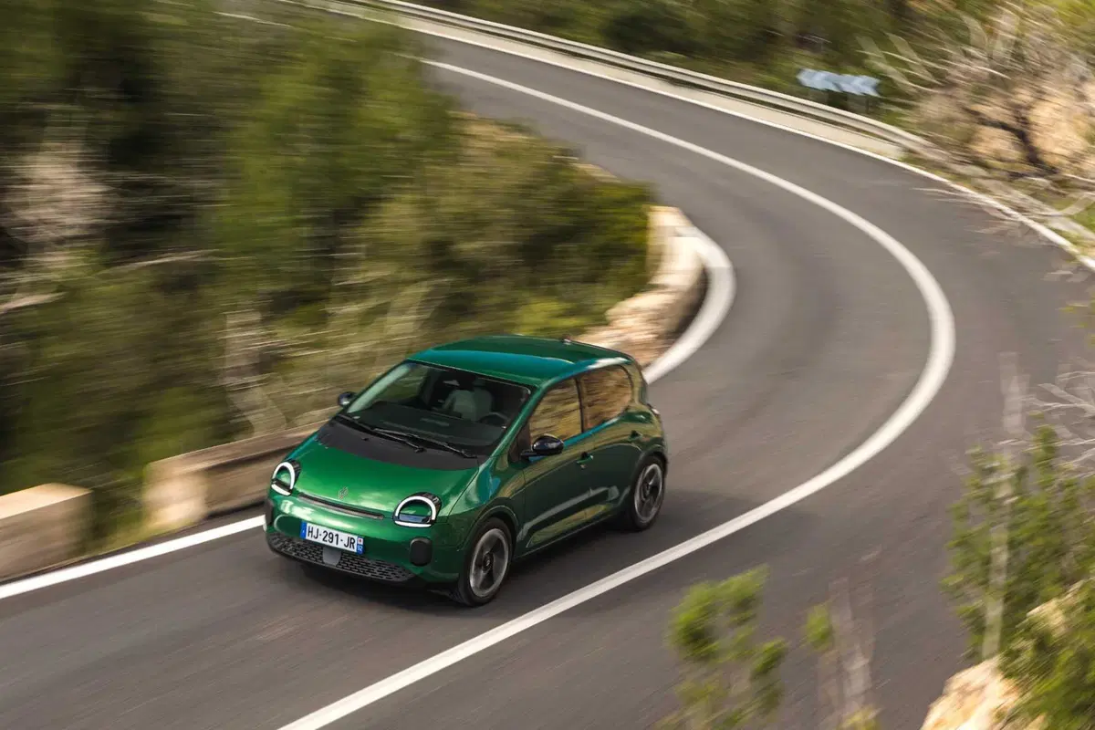 Renault Twingo E-Tech: la city car elettrica che vuole riscrivere le regole del segmento A [VIDEO] (2)