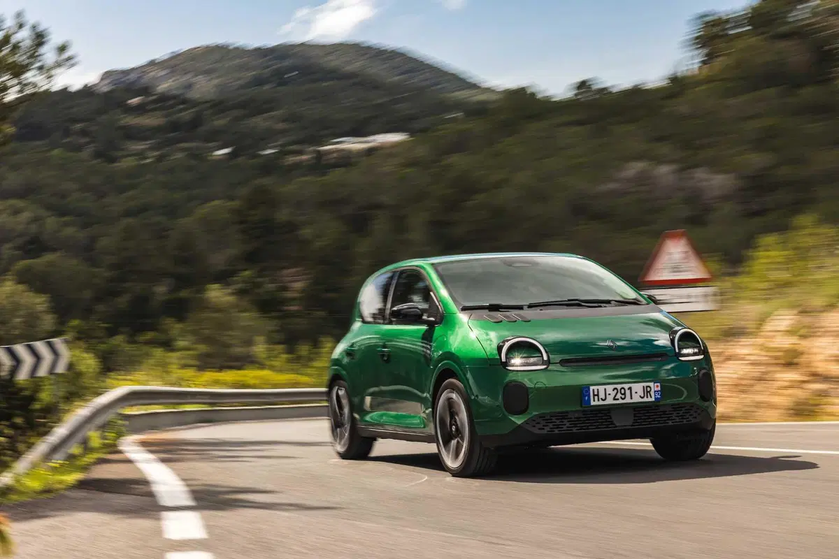 Renault Twingo E-Tech: la city car elettrica che vuole riscrivere le regole del segmento A [VIDEO] (3)