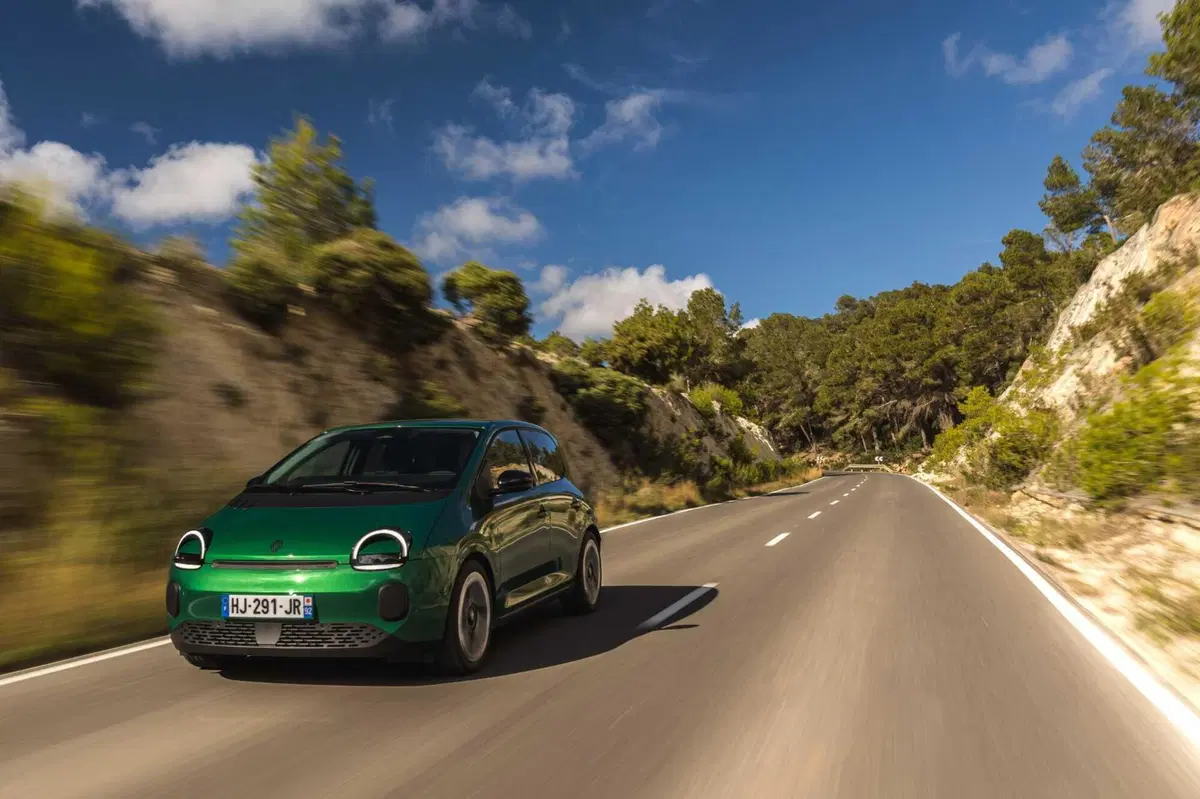 Renault Twingo E-Tech: la city car elettrica che vuole riscrivere le regole del segmento A [VIDEO] (4)