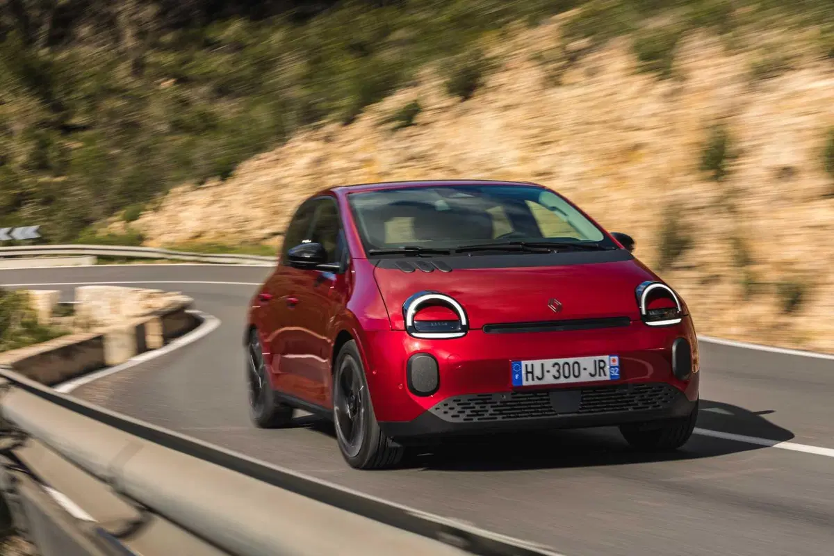 Renault Twingo E-Tech: la city car elettrica che vuole riscrivere le regole del segmento A [VIDEO] (7)