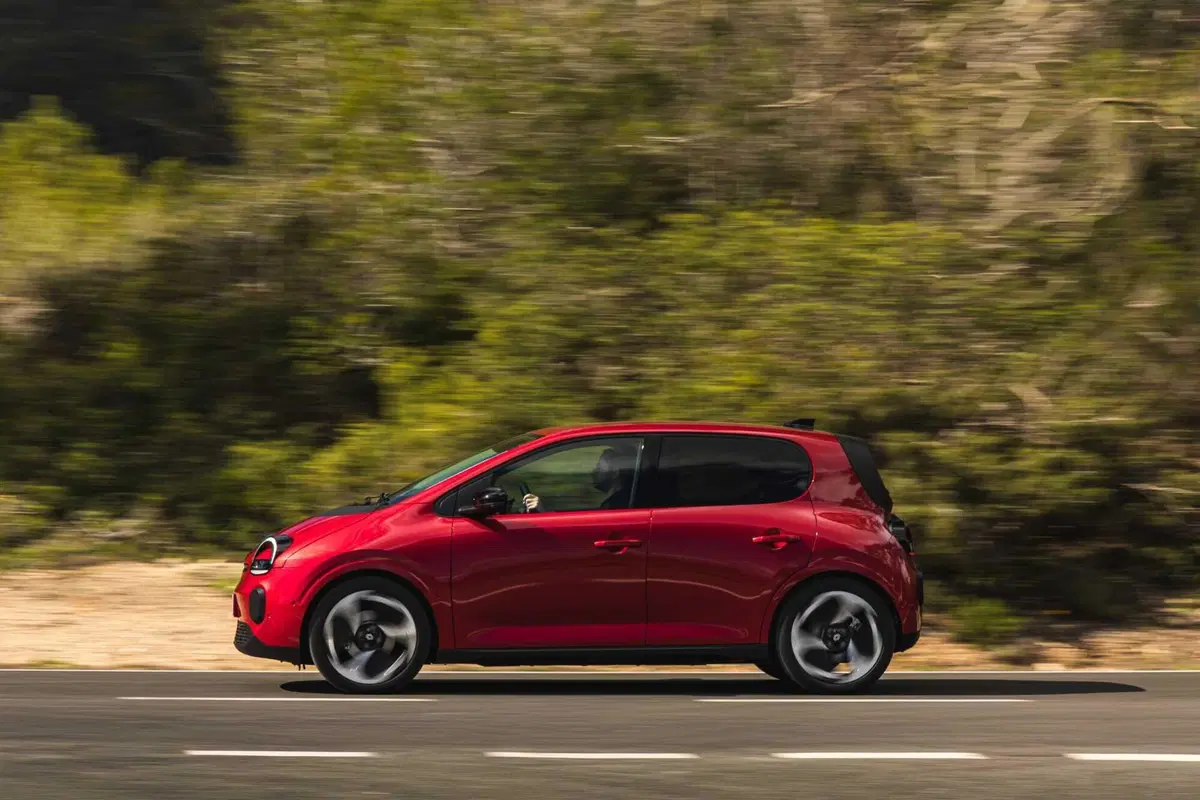 Renault Twingo E-Tech: la city car elettrica che vuole riscrivere le regole del segmento A [VIDEO] (8)