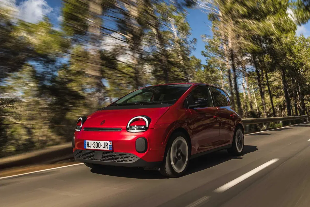 Renault Twingo E-Tech: la city car elettrica che vuole riscrivere le regole del segmento A [VIDEO] (9)