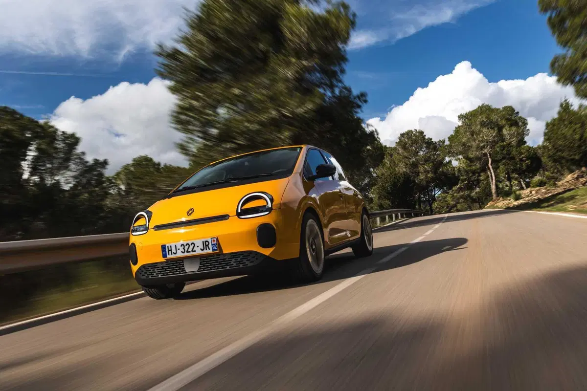 Renault Twingo E-Tech: la city car elettrica che vuole riscrivere le regole del segmento A [VIDEO] (11)