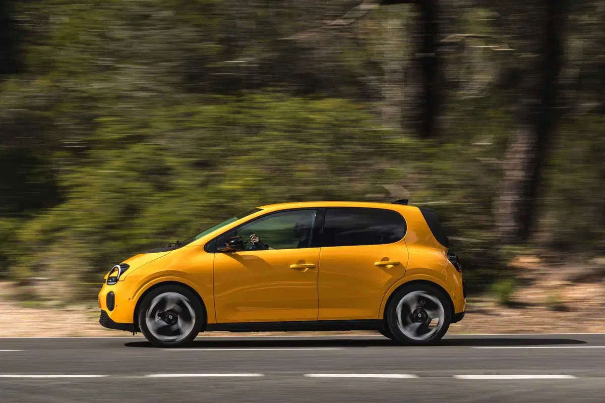 Renault Twingo E-Tech: la city car elettrica che vuole riscrivere le regole del segmento A [VIDEO] (12)