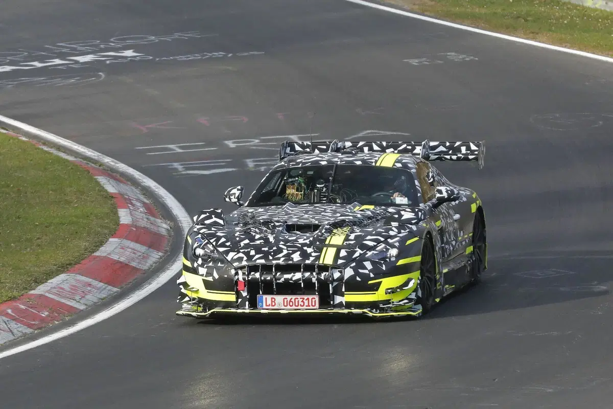 Mercedes-AMG misteriosa al Nürburgring, prototipo segreto avvistato in pista: nessuno sa cosa sia