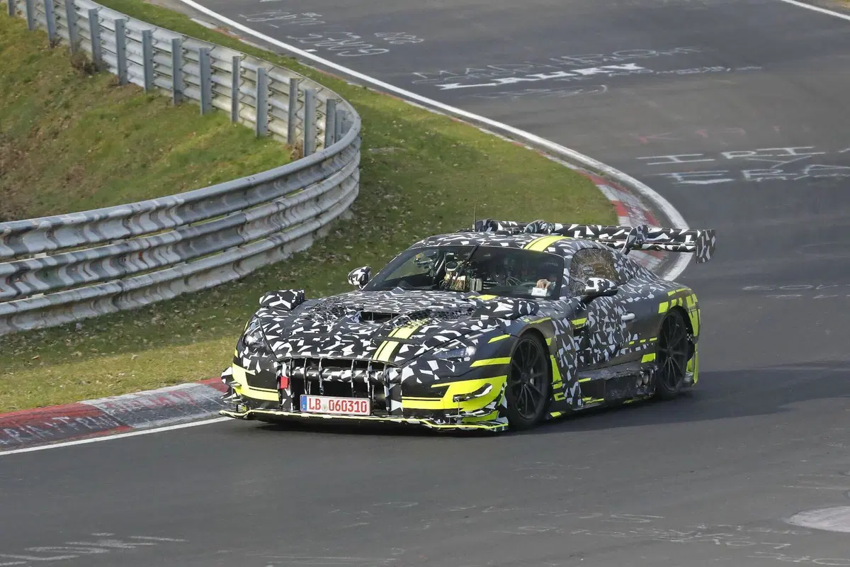 Mercedes-AMG misteriosa al Nürburgring, prototipo segreto avvistato in pista: nessuno sa cosa sia (3)