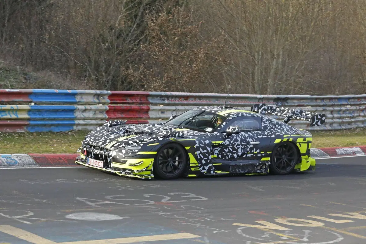 Mercedes-AMG misteriosa al Nürburgring, prototipo segreto avvistato in pista: nessuno sa cosa sia (4)
